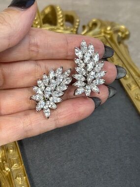 Dazzling 925 Sterling Silver Crystal Marquise Leaf Clip On Earrings